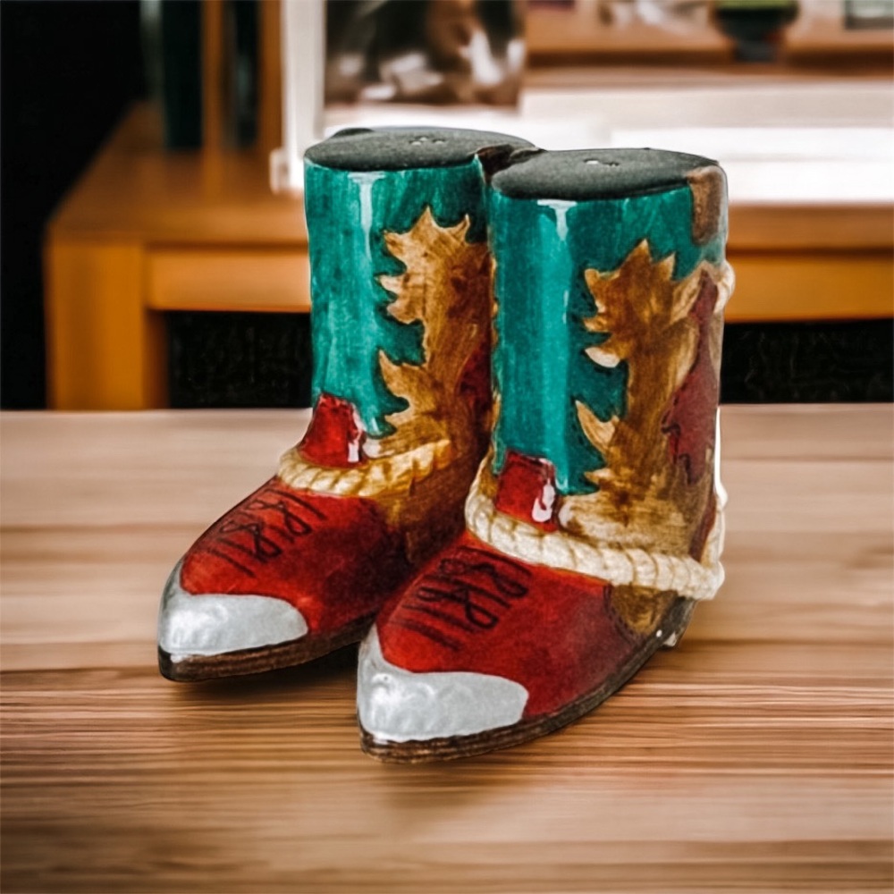 Vintage Handpainted Cowboy Boot S+P Shakers 🤍